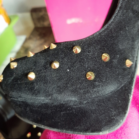 Black Shoedazzle Spiked Heels - Picture 9 of 10